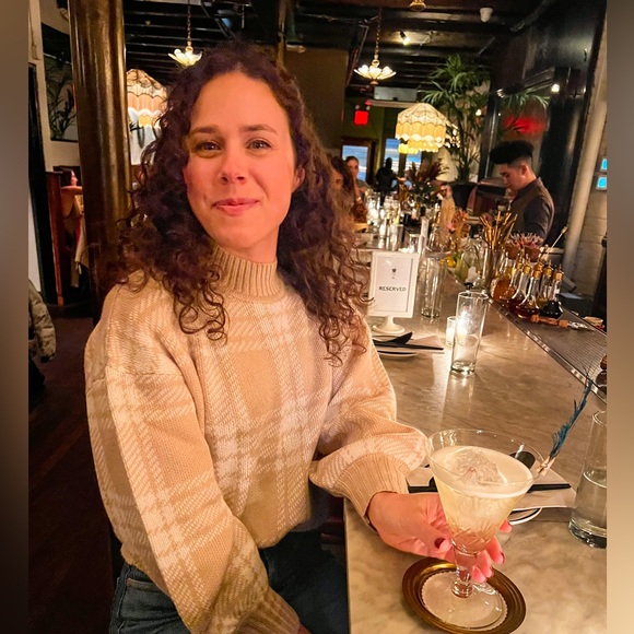 Meet your Posher, Hallie - Picture 1 of 1